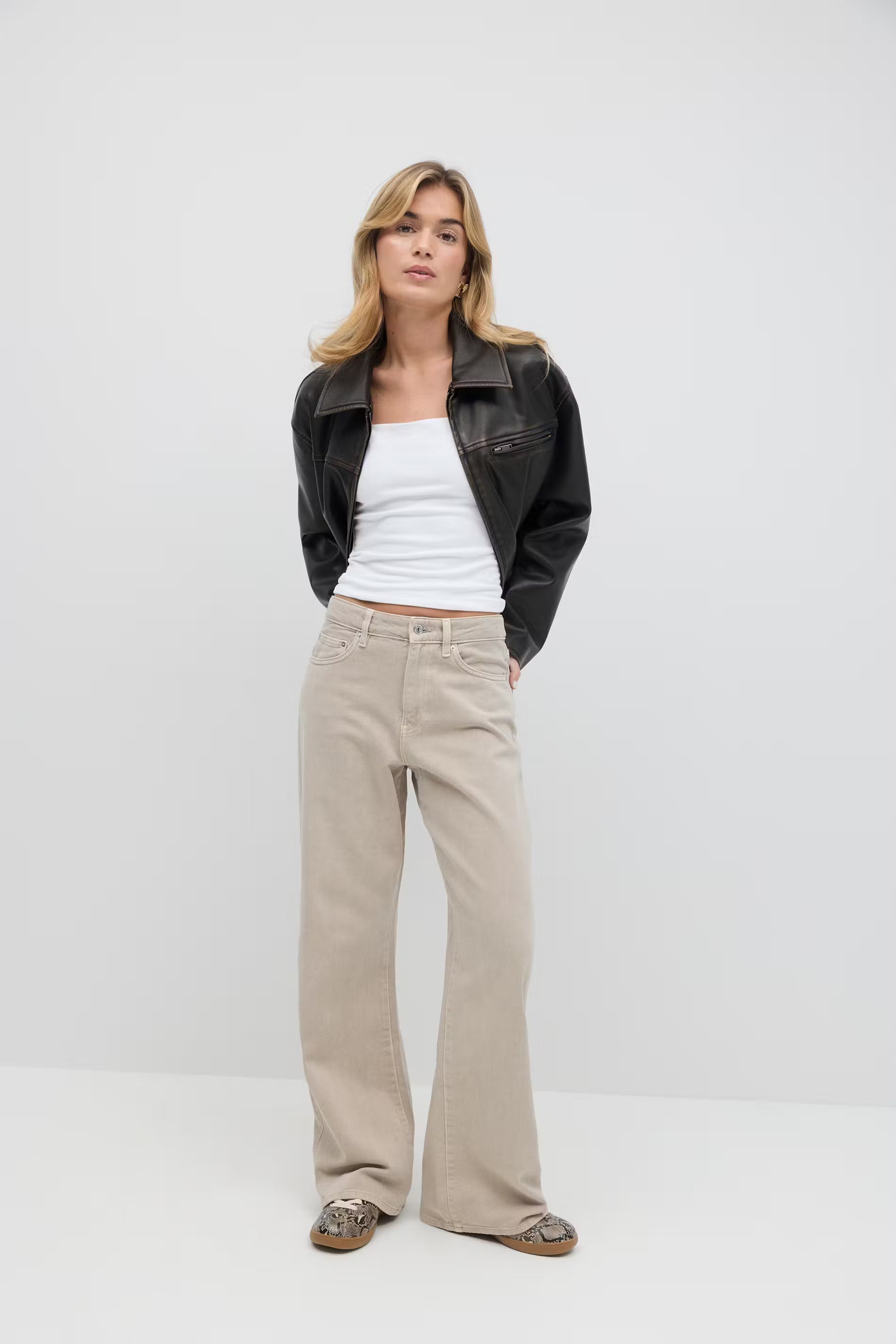 Olivine Perfect Wide Jeans — product photo 5