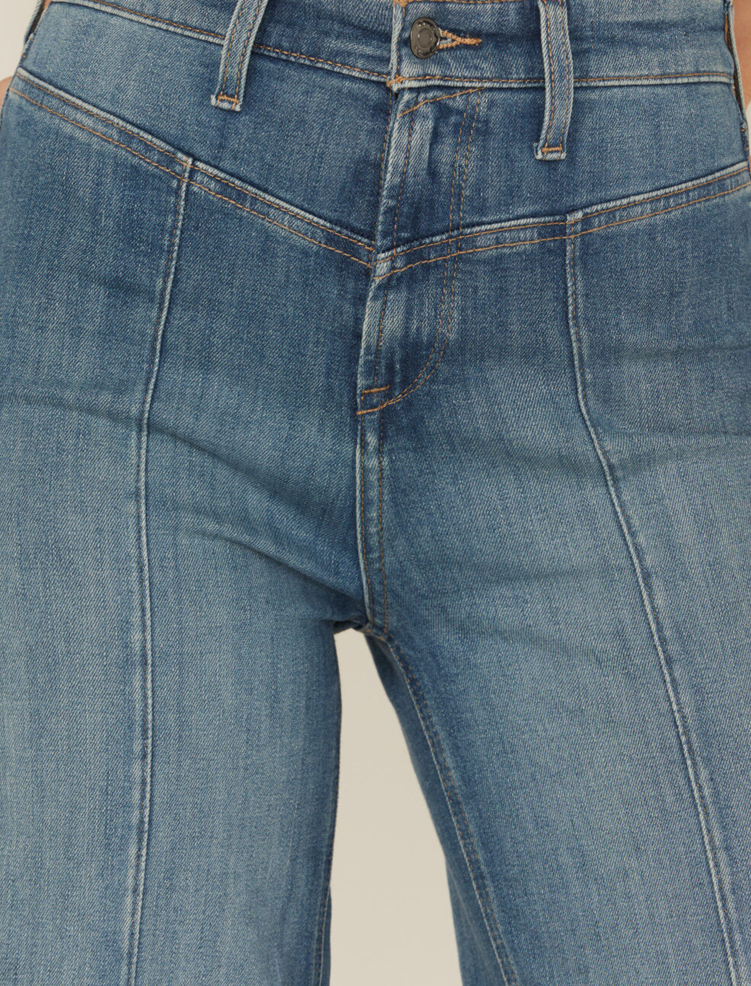 Lara | Straight Leg Jeans — product photo 4