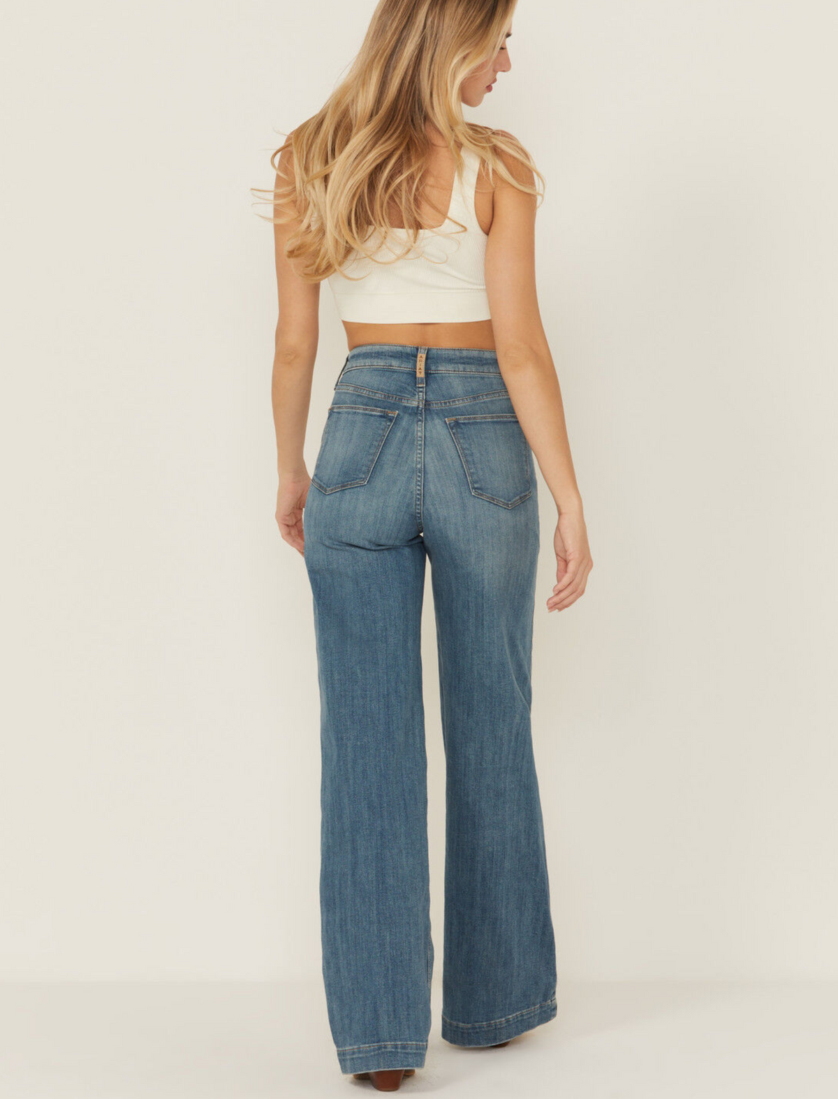 Lara | Straight Leg Jeans — product photo 1